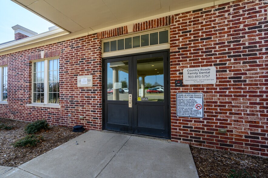 More Photos Of 1701 N US Highway 75, Sherman Medical For Lease