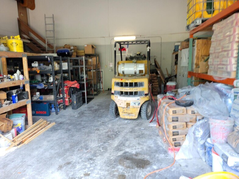 More Photos Of 9970 Bavaria Rd, Fort Myers Light Distribution For Sale