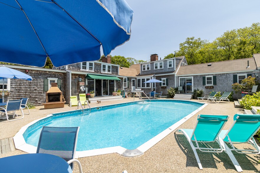 More Photos Of 2504 Main St, West Barnstable Hotel For Sale