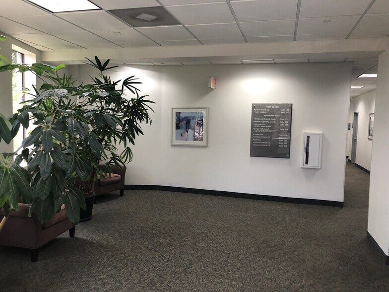 More Photos Of 376 Hollywood Ave, Fairfield Freestanding For Lease