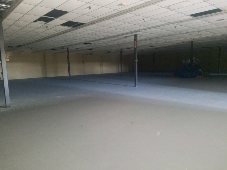 More Photos Of 4910 Denlinger Rd, Dayton Showroom For Sale