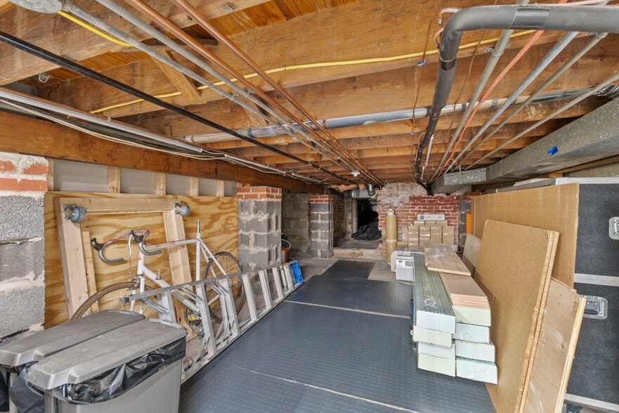 More Photos Of 422 S Highland Ave, Baltimore Storefront Retail Residential For Sale