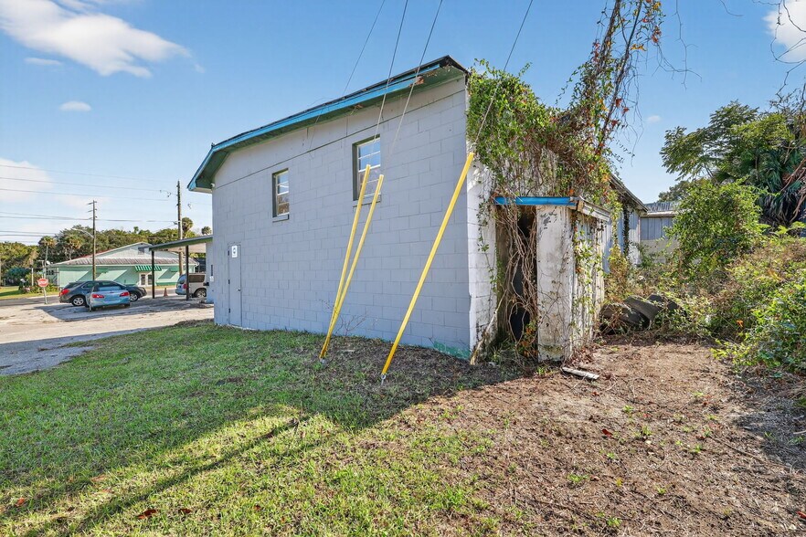 More Photos Of 20700 9th St, McIntosh Service Station For Lease
