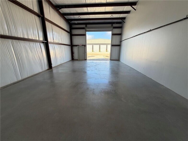 More Photos Of 1100 SW Railroad Ave, Ponchatoula Flex For Lease