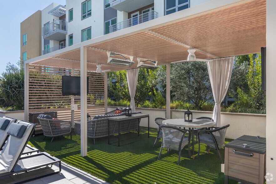 More Photos Of 585 Anton Blvd, Costa Mesa Apartments For Lease