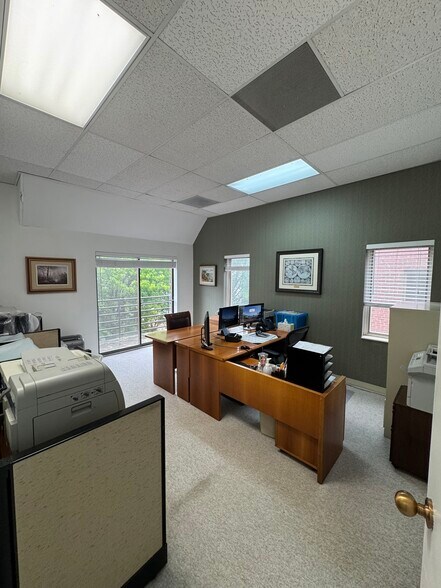 More Photos Of 6736-6744 Old Mclean Village Dr, McLean Office For Lease