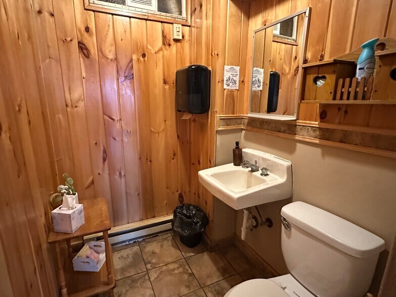 More Photos Of 7034 US-219 Hwy, Lewis Run Restaurant For Sale