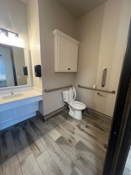 More Photos Of 17935 N Pennsylvania Ave, Edmond Unknown For Lease