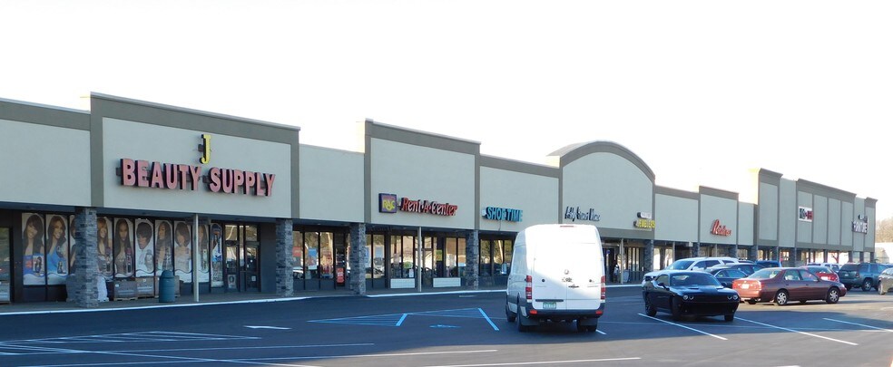 More Photos Of 25351-25495 Grand River Ave, Redford Township Unknown For Lease