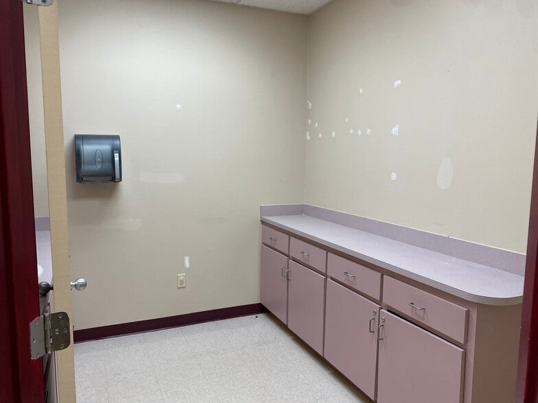 More Photos Of 1600 Park Ave, Orange Park Unknown For Lease