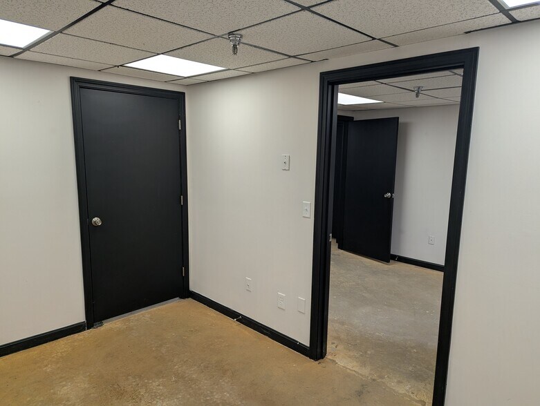 More Photos Of 389 Main St, Salem Office For Sale