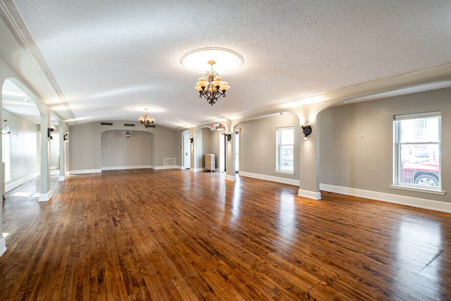 More Photos Of 3701 E Layton Ave, Cudahy Storefront Retail Residential For Sale