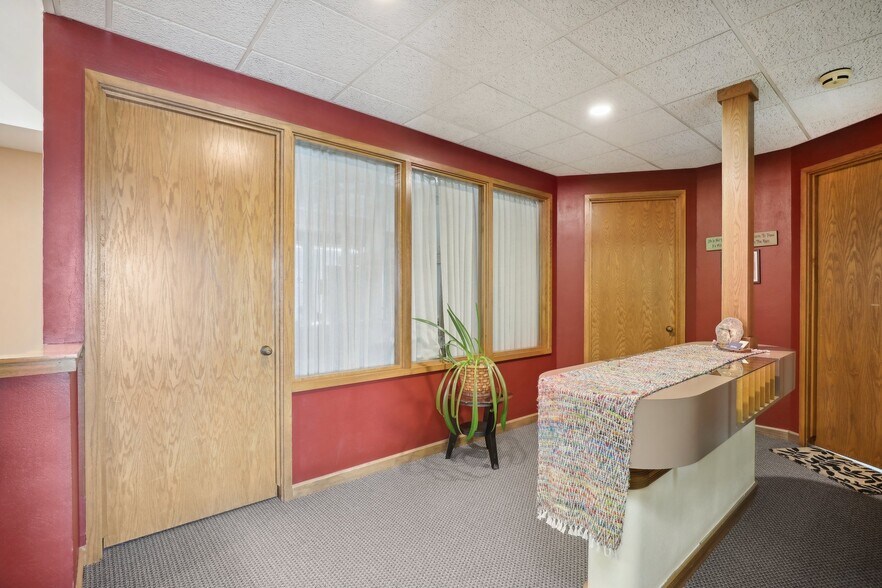More Photos Of 101 Jones St, Barneveld General Retail For Sale