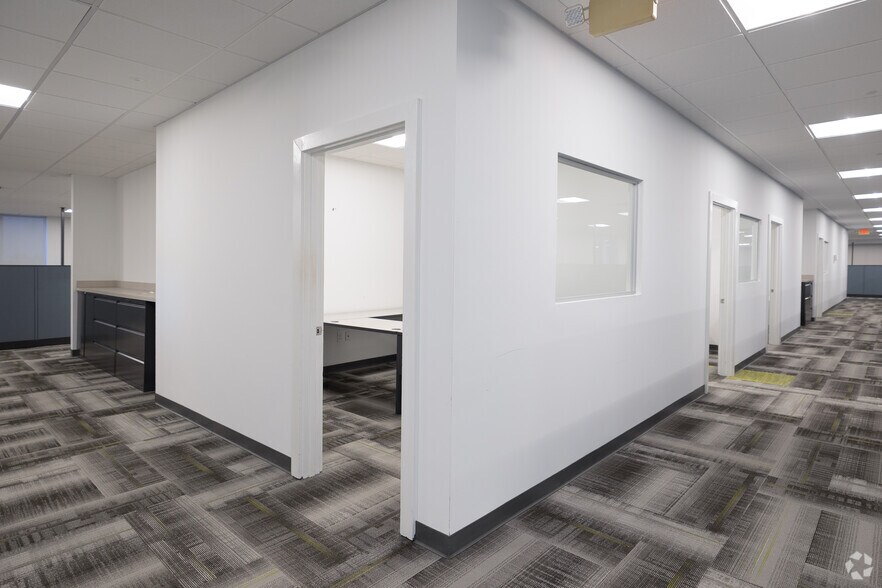 More Photos Of 3733 University Blvd W, Jacksonville Office For Lease