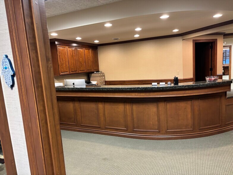 More Photos Of 9400 S Saginaw St, Grand Blanc Medical For Sale