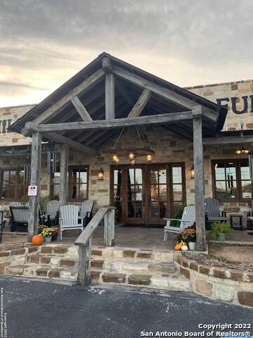 More Photos Of 2209 E Main St, Uvalde Storefront For Sale