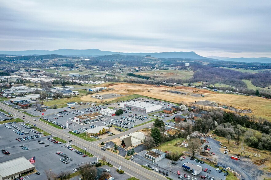 More Photos Of 3006 S Main St, Harrisonburg Storefront Retail Office For Sale
