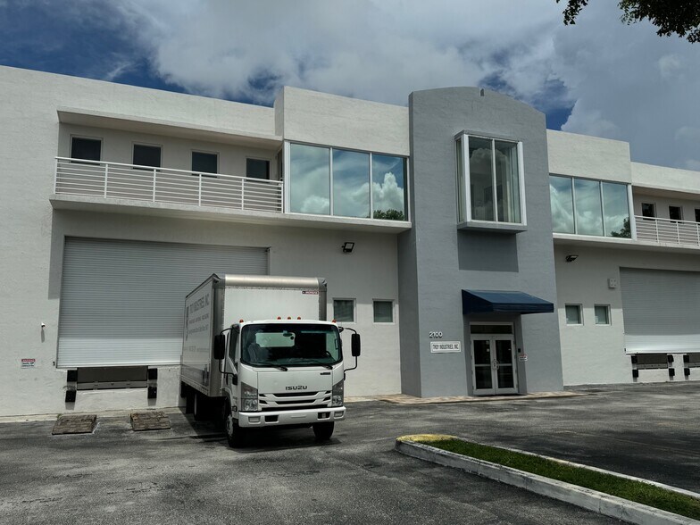 More Photos Of 2100 Nw 102nd Pl, Doral Warehouse For Lease