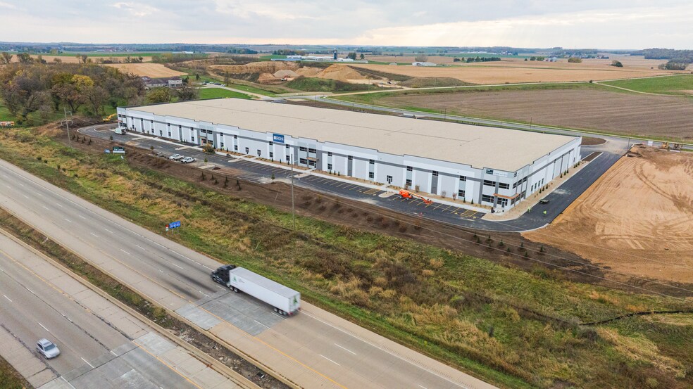 More Photos Of 4940 Cake Pky, Deforest Warehouse For Lease