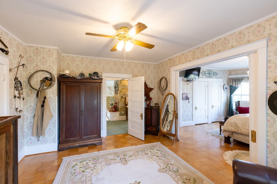 More Photos Of 620 Davis St, Wasco Specialty For Sale