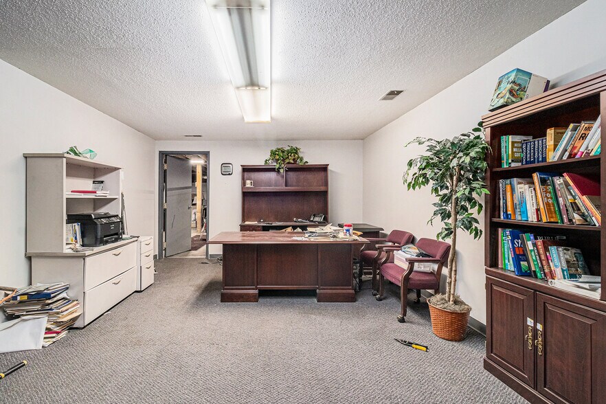 More Photos Of 715 Kingsbury St, Maumee Warehouse For Sale