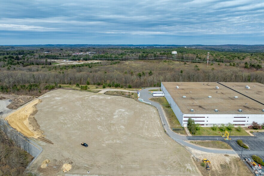 More Photos Of 580 Fort Pond Rd, Lancaster Distribution For Sale