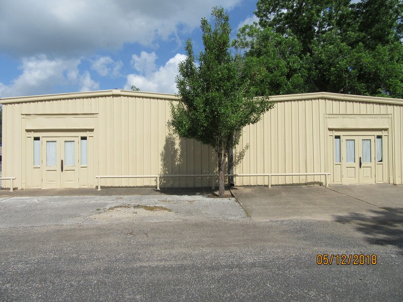 More Photos Of 205 NE Loop 230, Smithville Warehouse For Lease