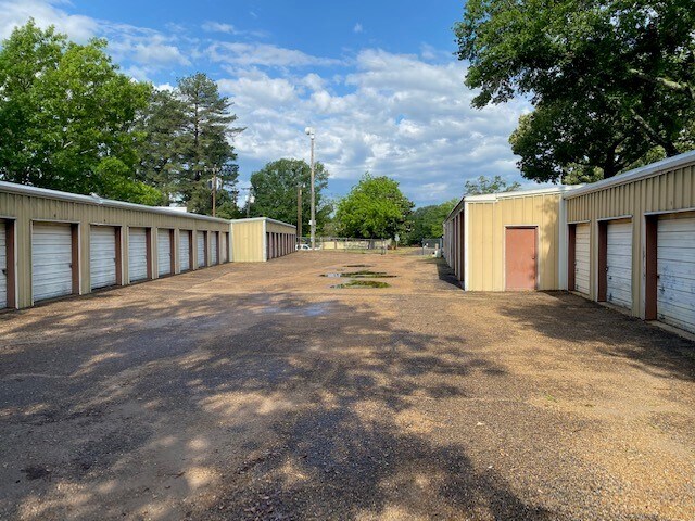 More Photos Of 819 Belmont, Athens Self Storage For Sale