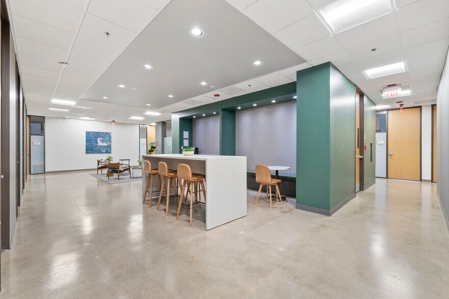 More Photos Of 1601 Industrial Blvd, Sugar Land Medical For Lease
