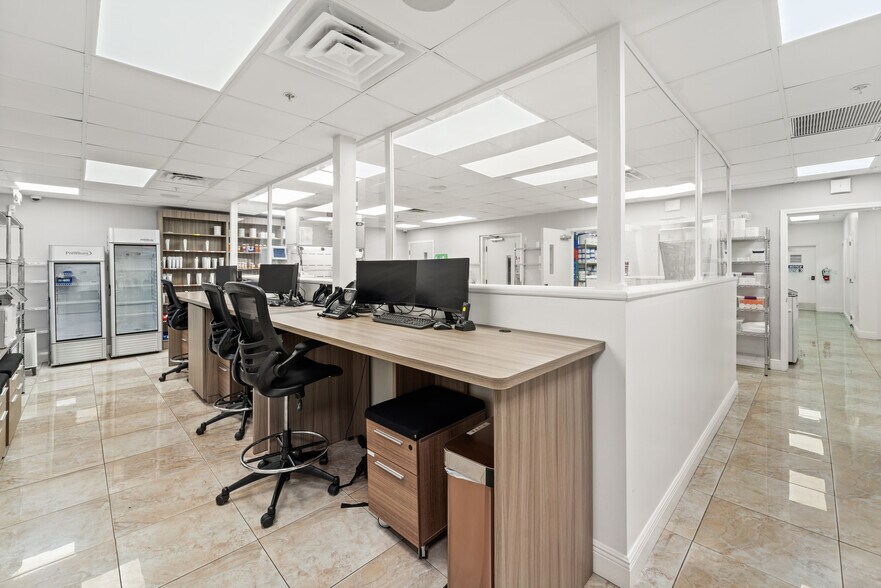 More Photos Of 7860 NW 46th St, Doral Distribution For Lease