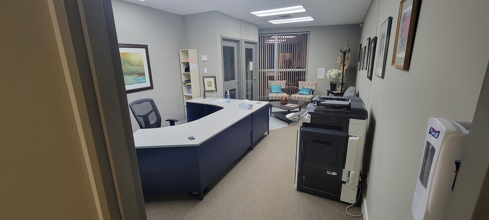 More Photos Of 1749 Portage Av, Winnipeg Office For Lease