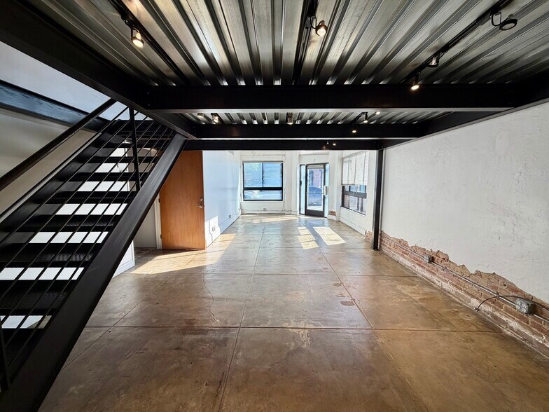 More Photos Of 1813-1827 Lincoln Blvd, Venice Storefront For Lease