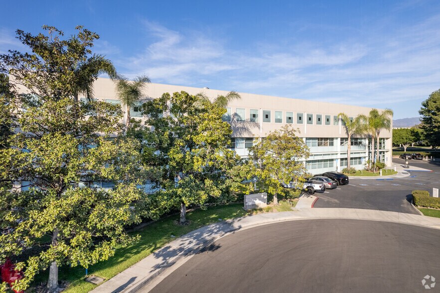 More Photos Of 1 Venture, Irvine Office For Lease