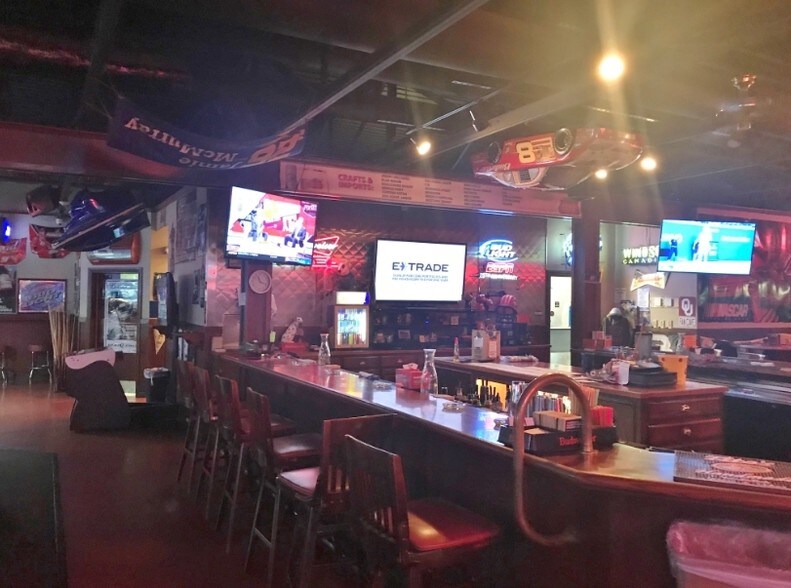 More Photos Of 8301 Glade Ave, Oklahoma City Restaurant For Lease