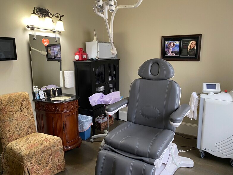 Primary Photo Of 3143 E Shadowlawn Ave NE, Atlanta Coworking Space