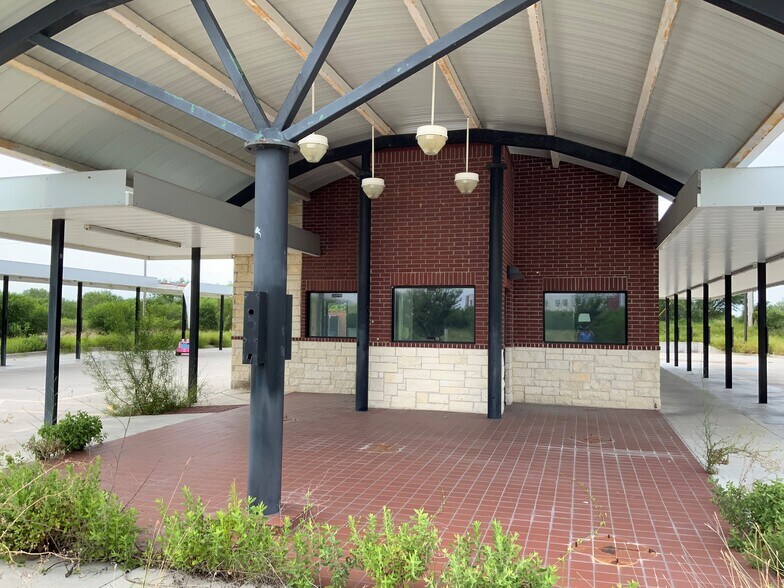 More Photos Of 6280 Highway 281, Three Rivers Fast Food For Sale