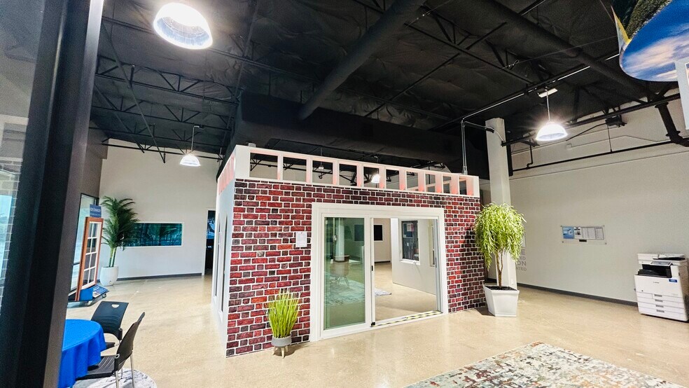 More Photos Of 8633 Airport Fwy, North Richland Hills Freestanding For Lease