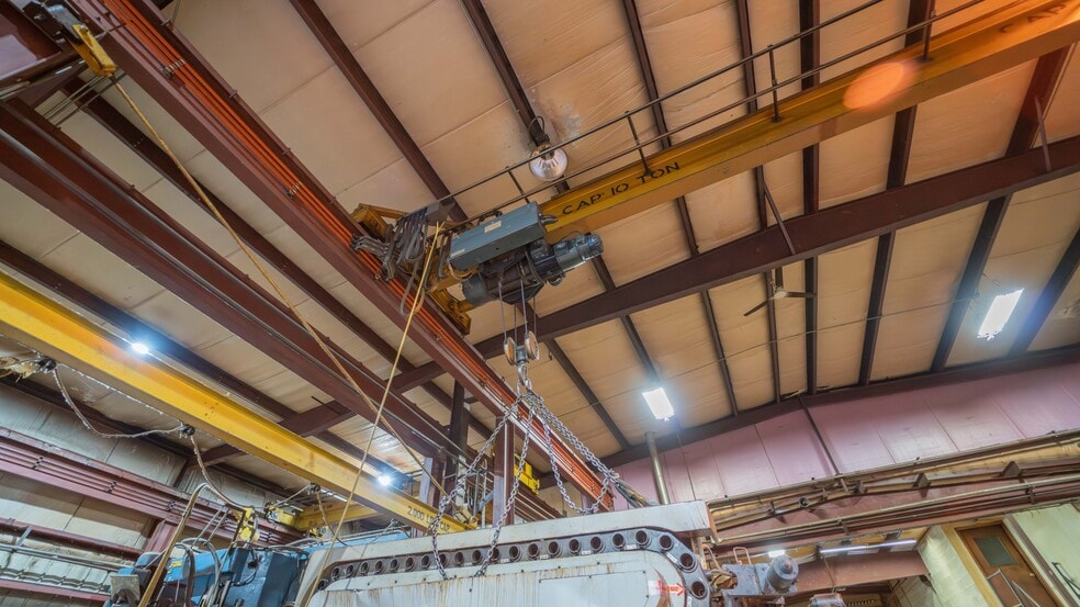 More Photos Of 1019 E Summit St, Crown Point Warehouse For Sale