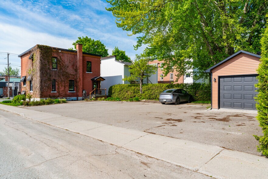 More Photos Of 531 Rue Du Conseil, Sherbrooke Office For Sale