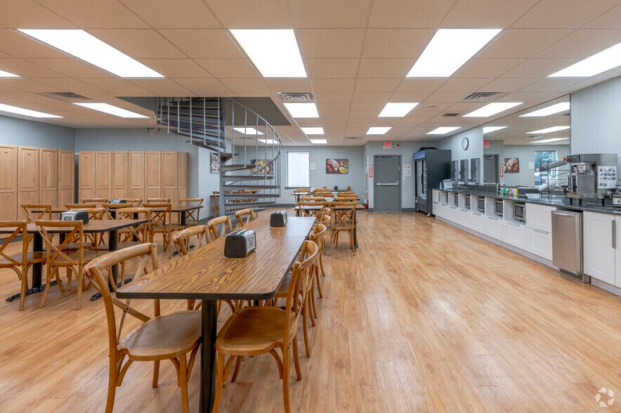 More Photos Of 252-262 Depot Rd, Milford Light Distribution For Lease