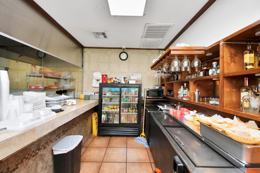 More Photos Of 7626 Clarewood Dr, Houston Restaurant For Sale