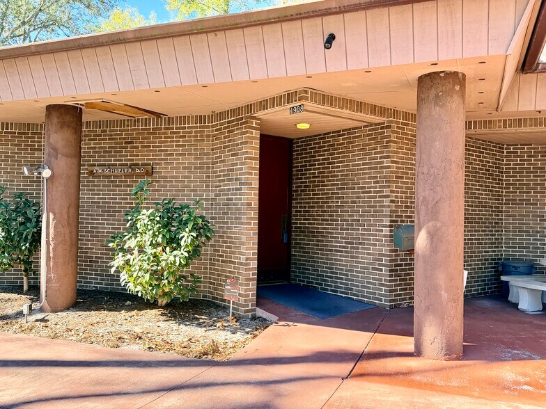 More Photos Of 1906 Debarry Ave, Orange Park Medical For Sale