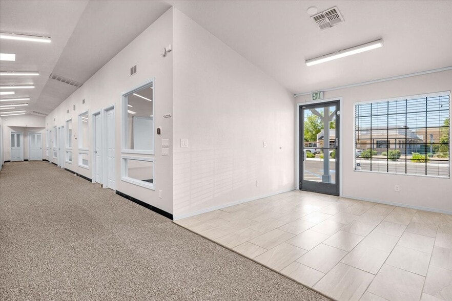 More Photos Of 324-330 Bullard Ave, Clovis Office For Lease