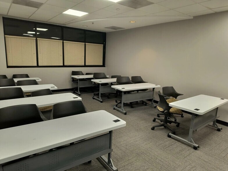 More Photos Of 8401 Ohio, Merrillville Office For Sale