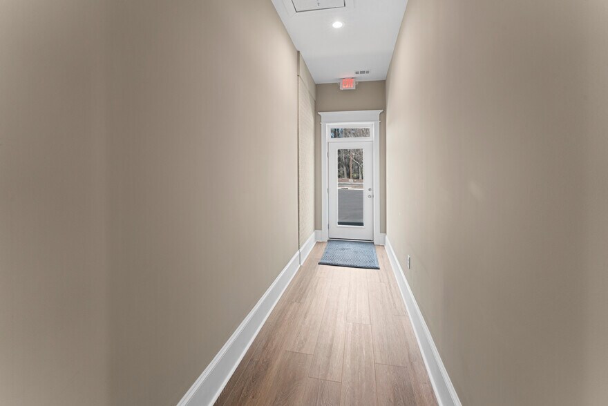 More Photos Of 710 Mall Blvd, Savannah Bank For Sale