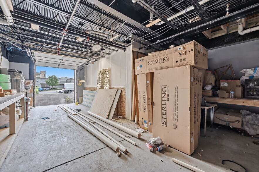 More Photos Of 145-555 Hamilton St, Allentown Showroom For Lease