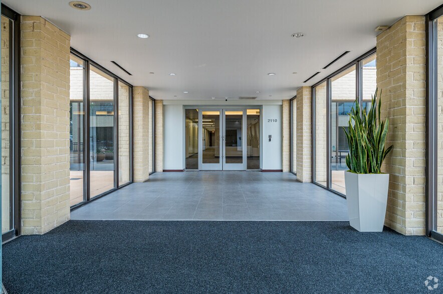 More Photos Of 2100-2120 W Walnut Hill Ln, Irving Office For Lease
