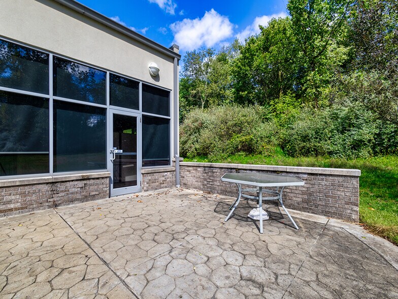More Photos Of 490 Park Dr, Weirton Office For Sale