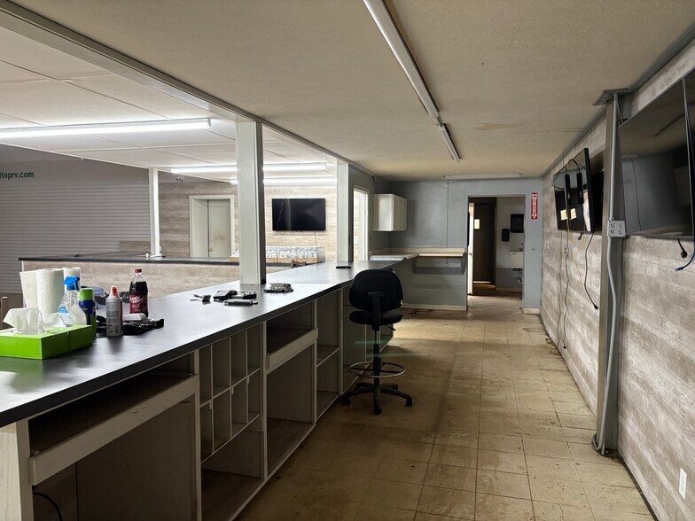 More Photos Of 2905 N Lincoln Rd, Escanaba General Retail For Sale