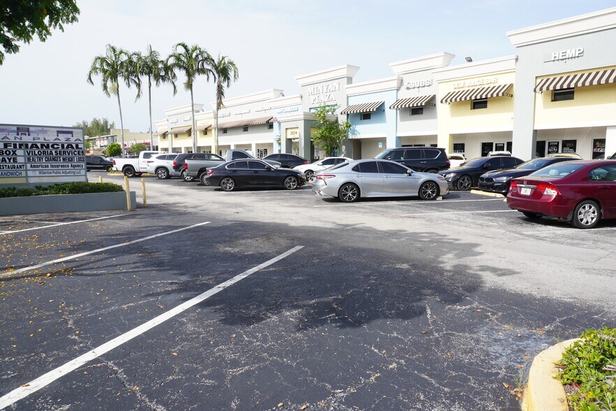 More Photos Of 2520-2650 N University Dr, Sunrise Unknown For Lease